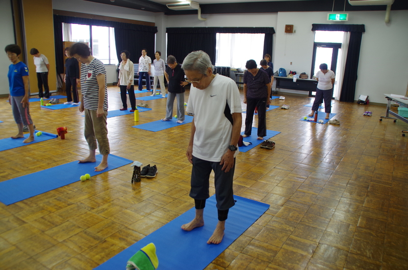 9月12日(火)栃木県下野市にある下野スポーツ交流館にて、栃木SC健康教室in下野を開催いたしました。今回の栃木SC健康教室も地域支援パートナーシップの一環として行われるものです。今回も森川純子トレーナー(日本体育協会公認フィトネストレーナー)が参加者のみなさまの健康づくりの一助となるための教室を開催いたしました。