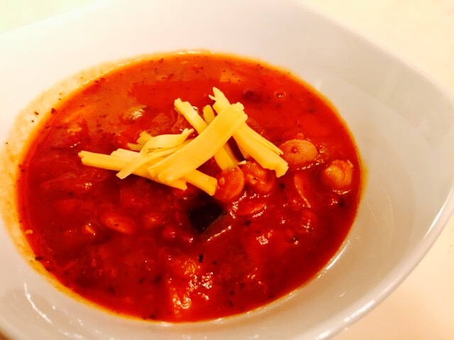 
「チリスープ」・寒い季節にはぴったりのHOTなスープです。■価格：400円 ■販売店舗：バンクシー(バックスタンド)
