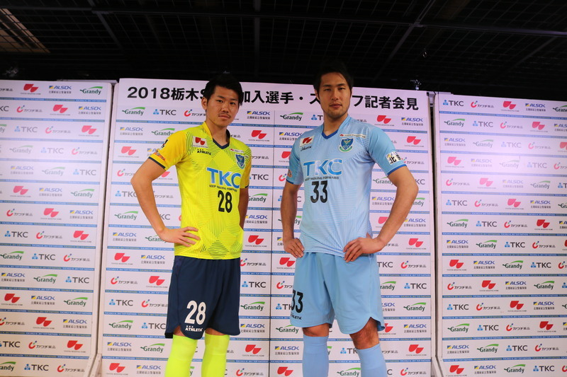 新加入選手を代表して、温井選手と石川選手が新ユニフォームに袖を通しました！