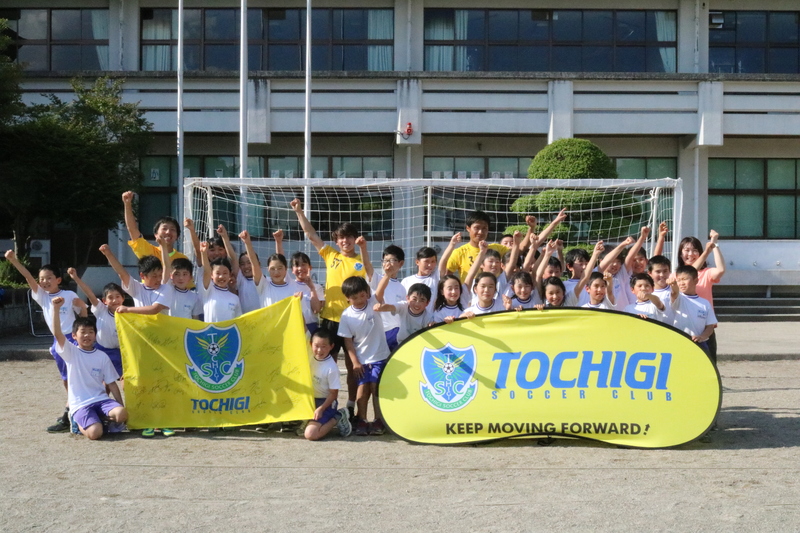 ＜ゆめプロジェクトとは＞
栃木サッカークラブの社会貢献活動の一環として、選手・スタッフが学校において講話や実技を行い、スポーツを通じてこどもたちとの交流を図ることにより、子ども達の心身の健全な発達に対して積極的に関与・貢献していくことを目的としています。