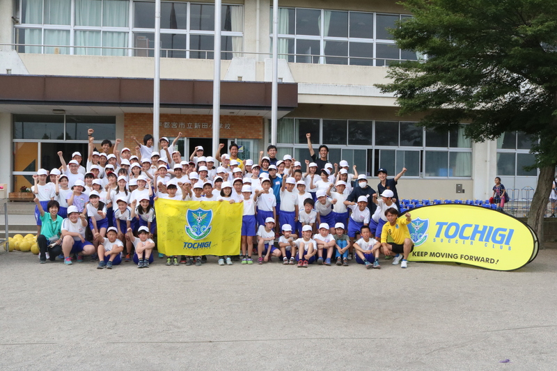 ＜ゆめプロジェクトとは＞栃木サッカークラブの社会貢献活動の一環として、選手・スタッフが学校において講話や実技を行い、スポーツを通じてこどもたちとの交流を図ることにより、子ども達の心身の健全な発達に対して積極的に関与・貢献していくことを目的としています。
