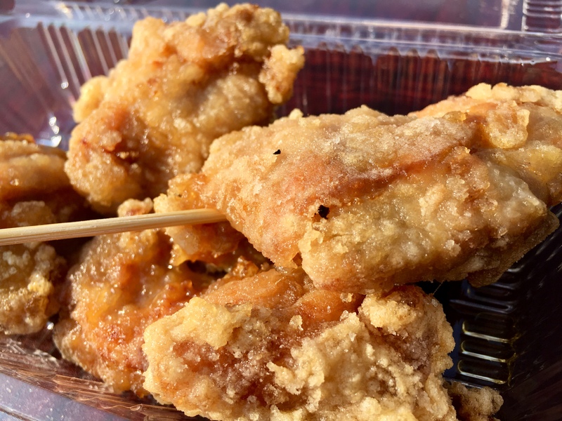 【唐揚げ】
・シンプルに醤油、ニンニク、お酒で味付けし食べやすくしています。
■価格：350円
■店舗：ミスターチキン(ファンエリア)