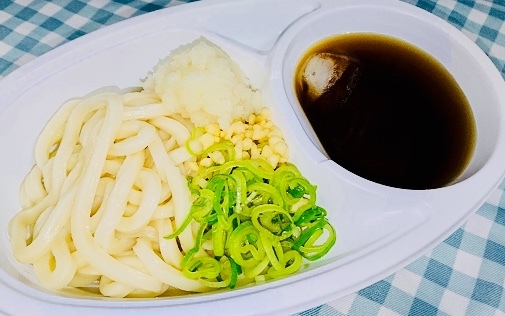 【おろしつけうどん】
・暑い夏にピッタリの限定サッパリおろしのせうどんです！！おろしを乗せるだけで清涼感たっぷりのサッパリうどんの完成です！！数量限定ですのでお早めにお求め下さいませ。。
 ■価格：500円
■販売場所：なすのまきうどん(ファンエリア)