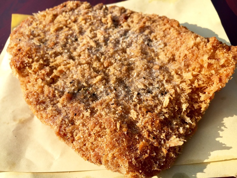 【BISTRO TOCKEY】よりお知らせ!
グリスタグルメの名物として長い間ご愛顧頂いております「一枚岩チキン」ですが、原材料仕入れの都合で現在販売をお休みさせて頂いております。楽しみにして頂いている方には申し訳ございませんが、販売再開までしばしお待ちくださいませ。