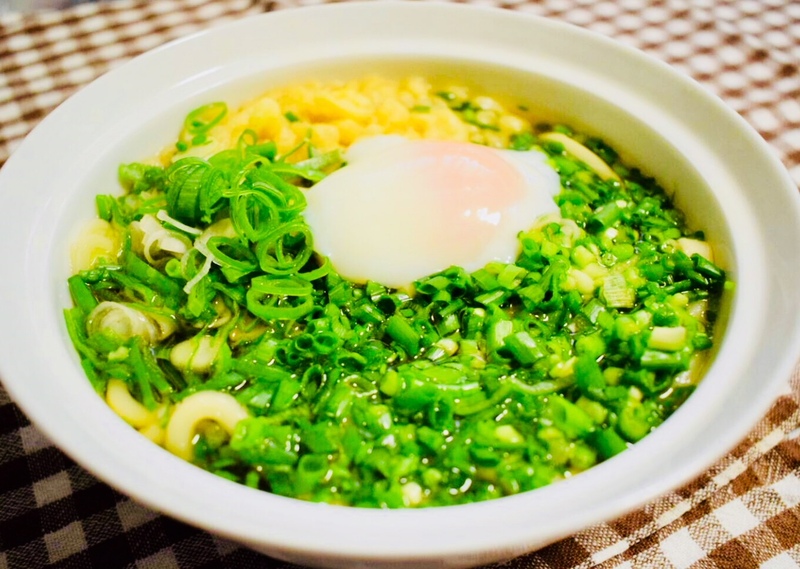 【ネギだく温玉うどん】
・緑を食う!ネギ好きにはたまらないネギだくうどんです。ヴェルディといえば緑。緑の大群を、黄色の温玉でまろやかにして美味しく頂いちゃいましょう♪
■価格:600円
■販売店舗:なすのまきうどん(ファンエリア)