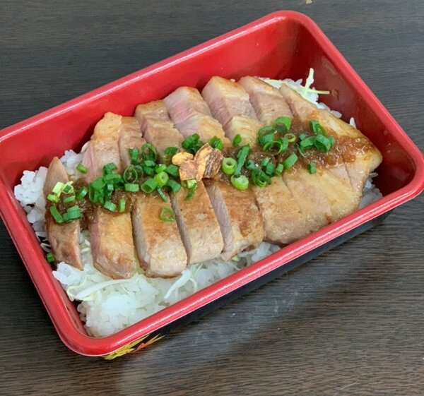 ポークステーキ丼.jpg