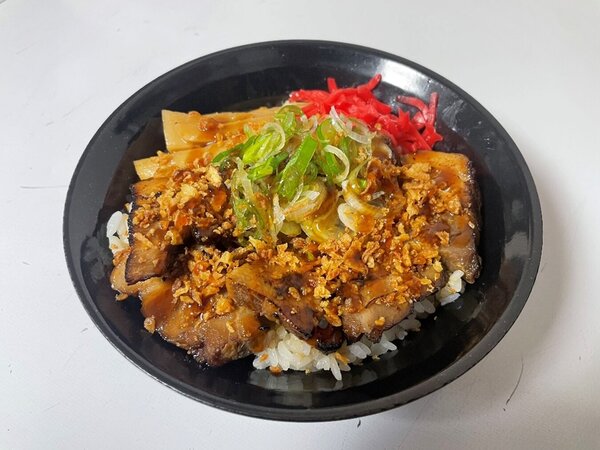 熱い夏にはガツンと！！焦がしニンニクチャーシュー丼.jpg