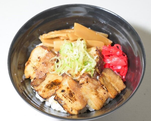 自家製チャーシュー使用！炙りチャーシュー丼！.jpg