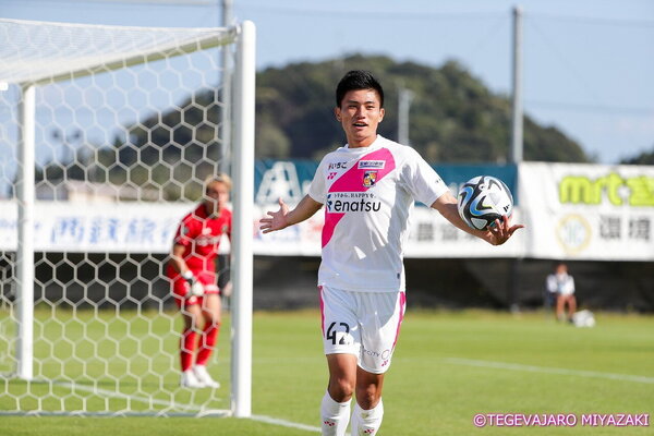 南野選手_プレー写真.jpg