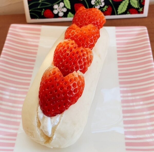 スカイベリーのミニいちごサンド.jpg