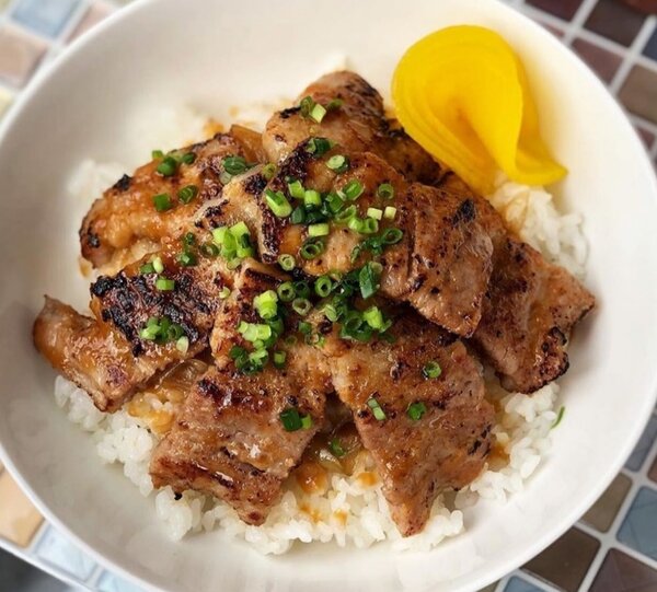 味噌豚カルビ丼.jpg