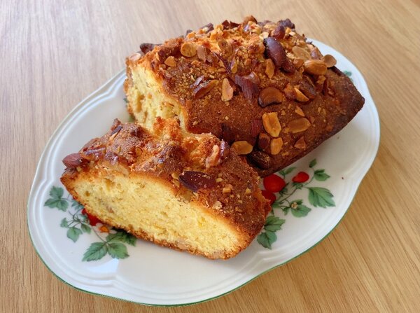 ピーナッツたっぷりナッツのケーキ.jpg
