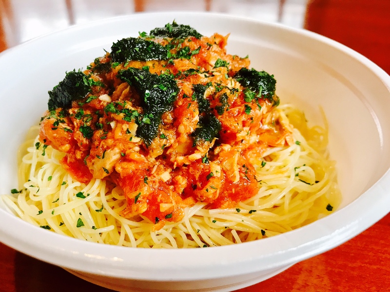 ②ツナとトマトの冷製パスタ
・たっぷりのツナとフレッシュトマトの自家製ソースにバジリコソースをかけた爽やかな一品です!
■価格:700円 ■販売店舗:Sports Cafe92(フードコート)