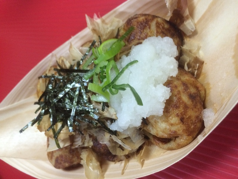 ③おろしポン酢たこ焼き
・さっぱりおろしポン酢のたこ焼き!この時期にピッタリのたこ焼きです!■価格:600円 ■販売店舗:粉家一門焼侍(イベントエリア)
