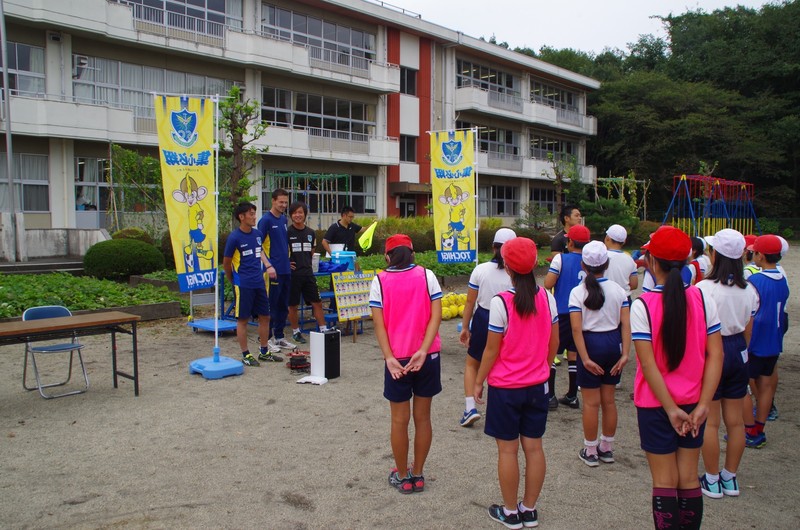 始めは二人組でボール運び！
&nbsp;
  
次はボール落とし！
  
一番落とされなかったのは！&hellip;
  牛之濵選手のペアでした！