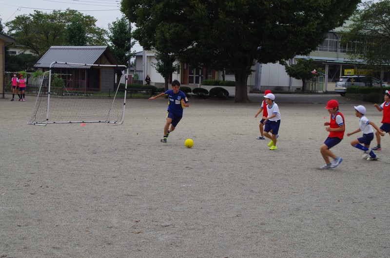 これには子供達もついていけずプロの凄さを感じてもらえたのではないでしょうか！
みんな楽しそうに選手とボールを追いかけサッカーを楽しんでいました。
