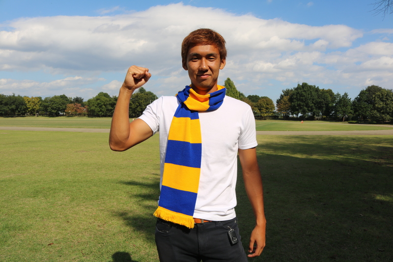 最後はばっちり決めポーズを！福岡選手のようにブルーのパーカーにもよく合いますね！