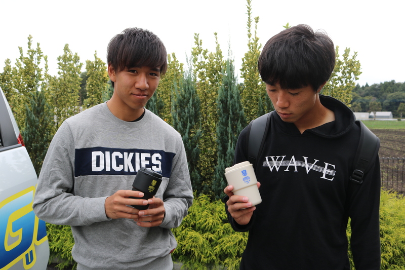 撮影中にたまたま通りかかった川田選手は&hellip;ホワイトを選びました！