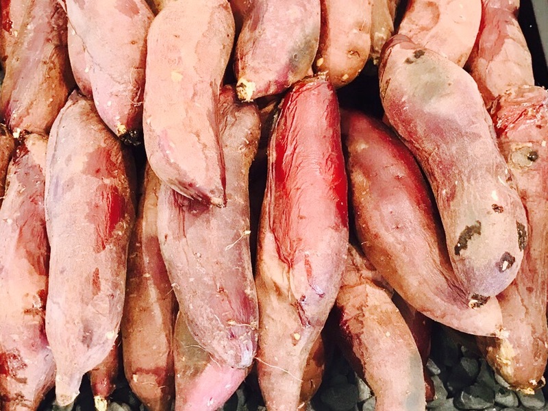 「焼いも」はじめます！・この季節にはやっぱり焼いも♪観戦しながらほっこりして下さい！■価格：300円 ■販売店舗：いも娘