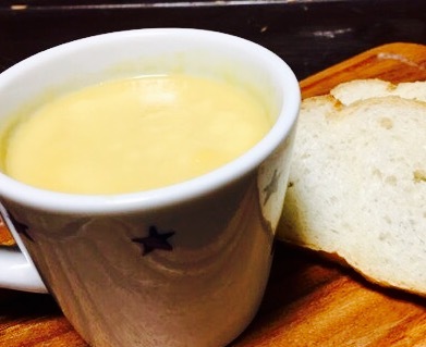 
「コーンスープ ｗｉｔｈ バケット」・レギュラーメニューのコーンスープが、バケット付きに。浸してもよし、別々でもよし&hellip;。■価格：400円 ■販売店舗：18diners(メインスタンド下)
