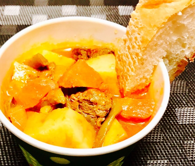 「ギザードスープ」・牛肉と野菜のトマト煮込みスープです。寒い時にはピッタリ！！■価格：400円 ■販売店舗：ダ・ネイデ(バックスタンド)