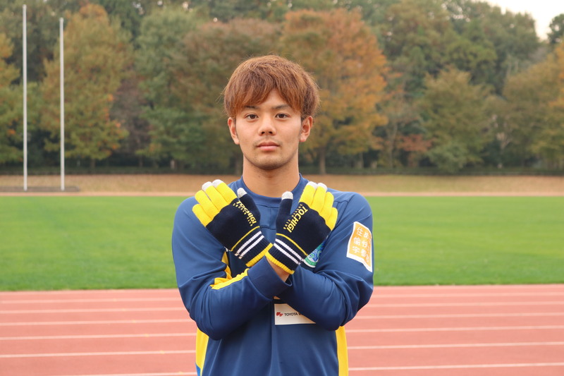 【マジックグローブ】・観戦するにも、プレーするにも、プライベートにも、これからの時季は手袋が必須！こちらはスマートフォン対応ですのでつけたまま操作が可能です♪ 
■価格：1,404円■販売場所：フードコートグッズ売店、ホームゴール裏グッズ売店
