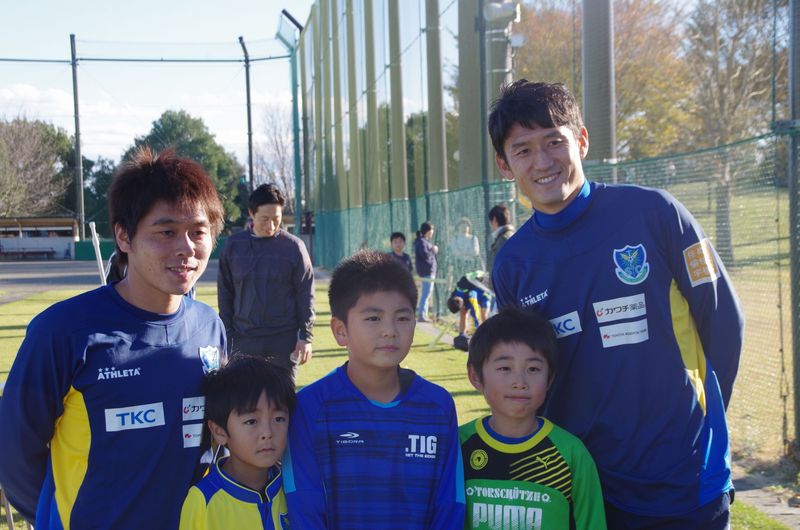 サッカー教室の最後は選手によるサイン会！今回のサッカー教室の開催にご協力いただきました大和ハウス工業株式会社の皆さまには、心から感謝申し上げます。
栃木ＳＣは地域密着型クラブを目指し、これからも様々な地域のイベントに参加していきます。
