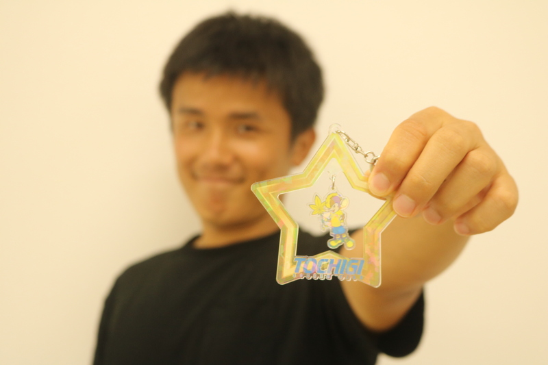 続いては【ゆらゆらキーホルダー(864円)】