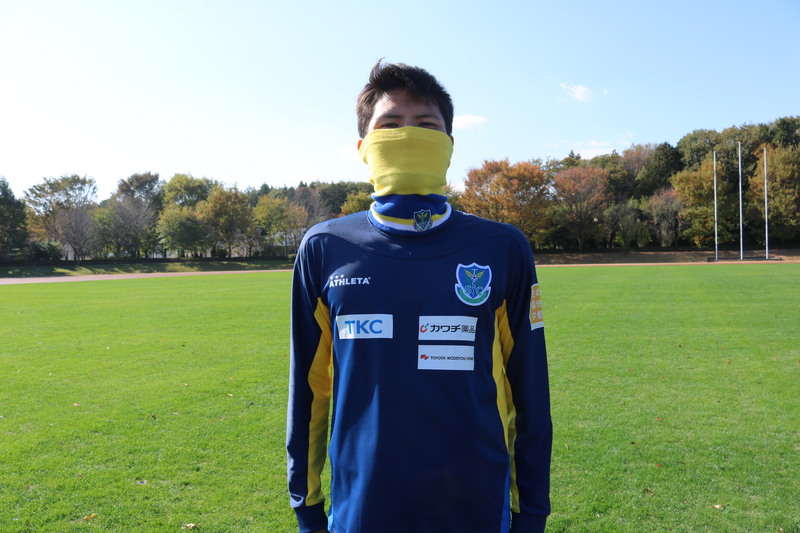 上形洋介選手でした！
頬っぺたまでネックウォーマーで覆って、あったかそうですね(*’▽’)
