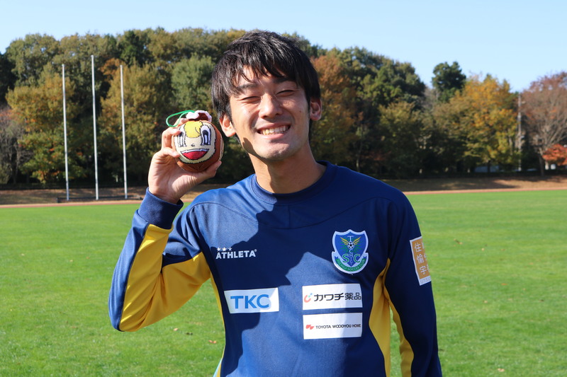 笑顔すぎて目が( 一一)になってしまっている牛之濵拓選手が持っているのは、【アカパックン(1,404円)】です！
トッキーのキュートフェイスのデザイン☆
  
これがあれば、皆さんのご家庭のお風呂もキレイに保ってくれるはずです！クラブハウスでも使っていました！
  
&nbsp;
  
&nbsp;
  
いうことで、鳥取戦のおすすめグッズをご紹介させていただきました！
  
そのほかにも試合当日のグッズ売店では『栃木SCグッズ』を販売しておりますので、ぜひSCグッズを身に着けて応援してください！
  
&nbsp;
  

▼【１１／１９鳥取戦】グッズ＆グルメ情報
  
https://www.tochigisc.jp/info/8996
  
&nbsp;
