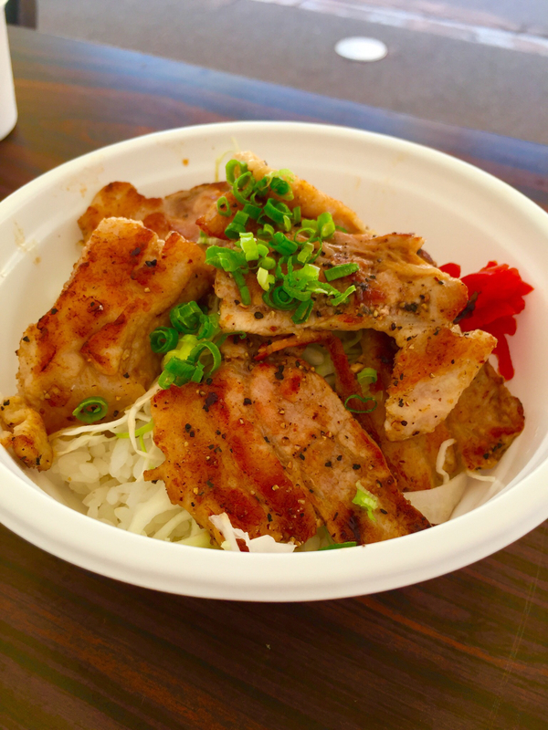 「ゆめポーク 豚塩丼」・栃木のブランド豚『ゆめポーク』を使っており、豚肉本来の旨味がつまった贅沢な丼です。■価格：700円 ■販売店舗：ウオークイーター（バックスタンド）