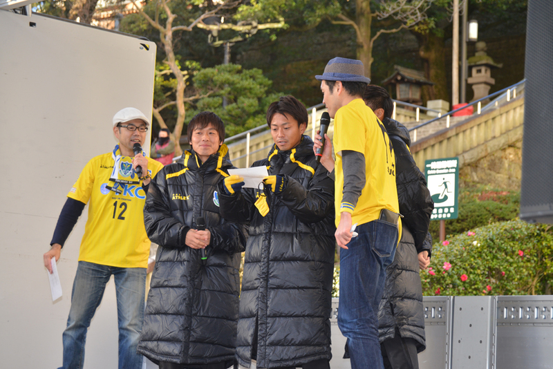 ★プレミアグッズ抽選会
昨年も実施した好評のプレミアグッズ抽選会。通常は手に入らないグッズが商品となっております。

今回は栃木SCの地域支援パートナーである日光市様より「鬼怒川温泉旅館宿泊利用券4組」も入っております！これからの寒い季節のため利用券をゲットしちゃいましょう！
※日光市鬼怒川温泉リポートはこちら&nbsp;→https://www.tochigisc.jp/info/8322

〇参加方法＆結果発表方法：
グッズ売店にてグッズを購入いただいた方先着500名様に抽選券を配布いたします（ガチャガチャを除く）ので、グッズ売店隣の引き換え所にてレシートをご提示ください。イベントの終盤に当選者発表と景品の受渡しがございますので、当選者発表の時間まで抽選券を無くさないようにお持ちください。
〇受付時間：12:00～14:15
〇当選者発表：14:20～14:35
