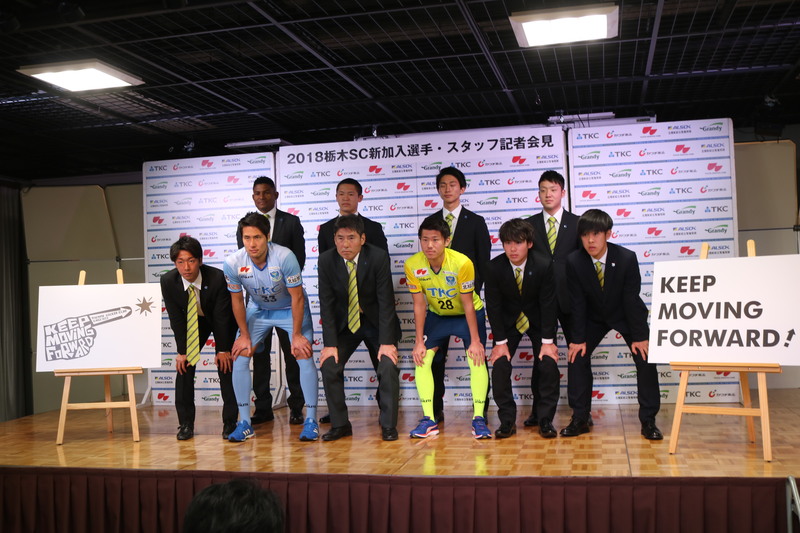 【新加入選手】
後列 左から： ヘニキ選手・本庄選手・山本選手・荒井選手前列 左から： 久富選手・石川選手・横山監督・温井選手・浜下選手・早乙女選手
※大黒選手、西河選手、寺田選手につきましては本日は都合により欠席となりました。後日、報道関係のみで記者会見を行いますのでまた改めて会見の様子をSNS等でご紹介させていただきます。