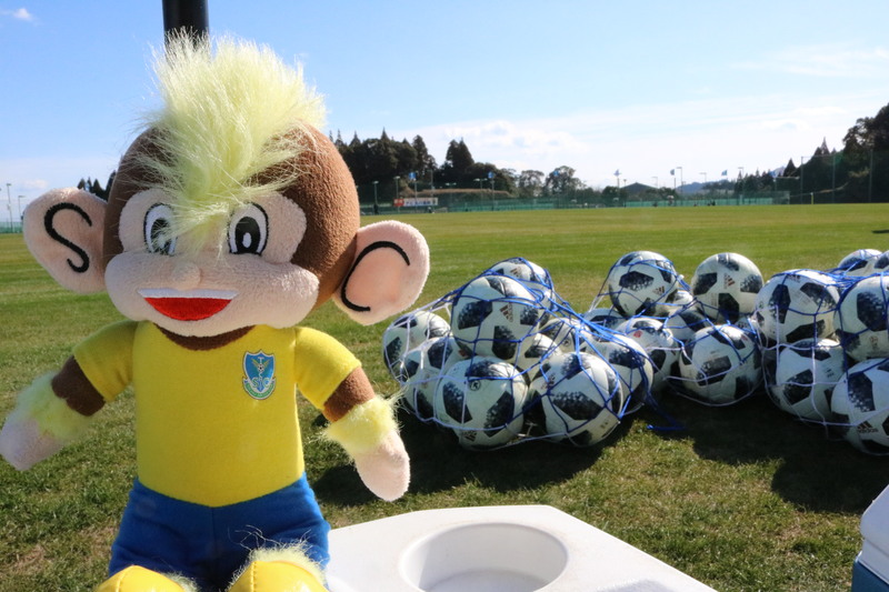 トッキーも記念にパシャリ！
（強風でトレードマークのモヒカンが少々、乱れております&hellip;.。)
