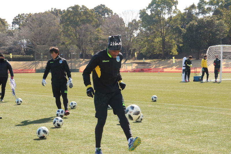 トレーニング後にリフティングをするヘニキ選手。
日本語もかなり上手です！
