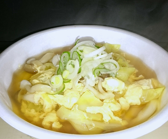 【春きゃべつのふわふわあんかけうどん】

昨年大変ご好評を頂きました、きゃべつのあんかけうどんです。
まだまだ寒いこの時季だからこそ、アツアツのあんかけとふわふわたまごとじの
スープはとっても温まります。身体を温め開幕戦を最後まで全力で応援しましょ
う！！
■価格:600円

■店舗：なすのまきうどん