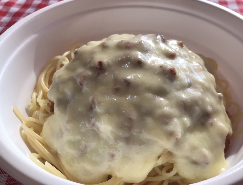 【白星ミートソースパスタ】
人気のミートソースパスタにチーズフォンデュのチーズをかけて真っ白に仕上げました。
■価格:700円
■店舗:スポーツカフェ92