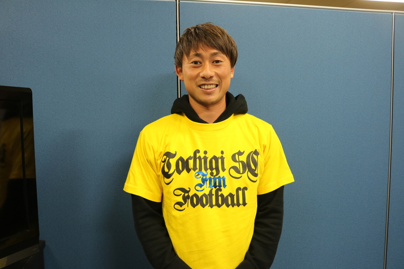 続いて、和田選手が着ているのは【メタリックTシャツ】(価格:3,240円)です!