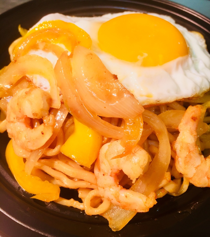 【ミーゴレン】
・エビと野菜をたっぷり使った、バリ風焼きそば！
■価格：600円
■販売場所：アジアン屋台(ファンエリア)