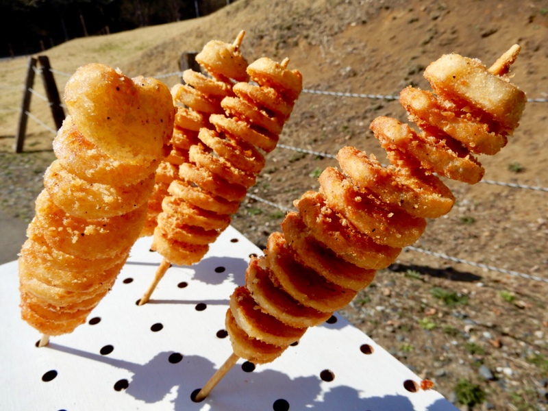 【ハリケーンポテト】
・お子様に人気の手軽なフードです！
■価格：350円
■販売場所：写楽(イベントエリア)