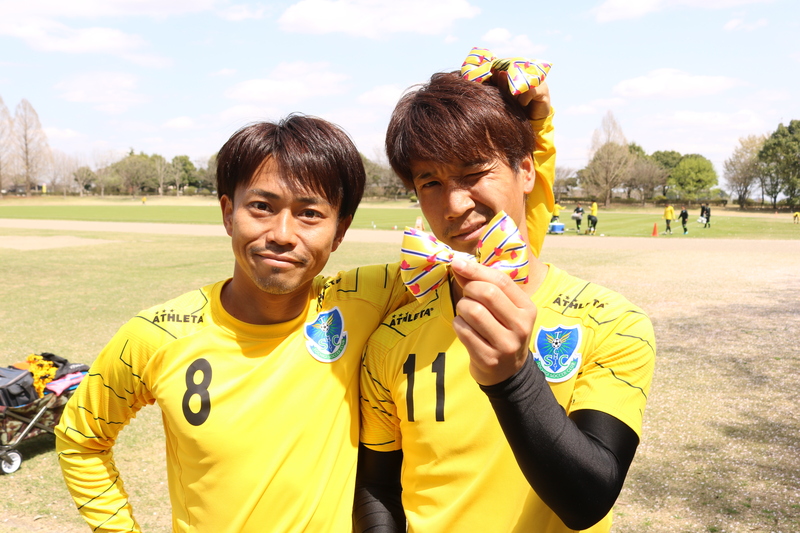 続いては、廣瀬浩二選手と岡﨑建哉選手が紹介してくれました!【ヘアーリボン】(価格:864円)です!
廣瀬選手の持っているリボンは、岡﨑選手の頭につけたところを再現してくれています!笑