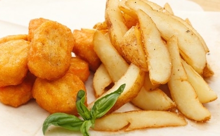 【KIDS コンボ】
・子どもの日にちなんで、KIDSが大好きなナゲットとポテトのコンビ☆■価格:500円■販売店舗:18diners(ファンエリア)