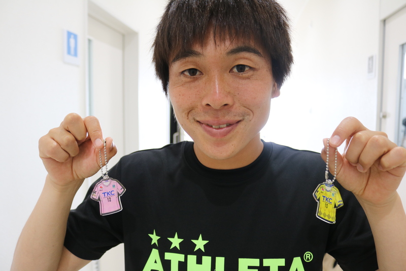 【ユニフォーム型アクリルキーホルダー】です！こちらガチャガチャの新商品！