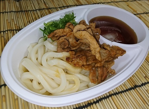 【つけ肉うどん 】
・肉うどんもつけうどんバージョンに！！
■価格：600円
■販売店舗：なすのまきうどん(ファンエリア)