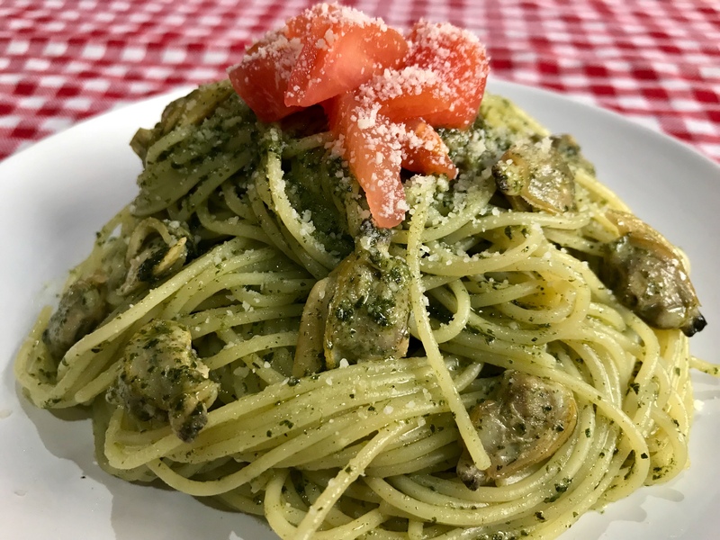 【あさりのジェノベーゼパスタ】
・ついに当店自信のジェノベーゼが初登場です！ 爽やかなバジリコの香りが暑い日にもおすすめです！
■価格：600円
■店舗：スポーツカフェ92(ファンエリア)