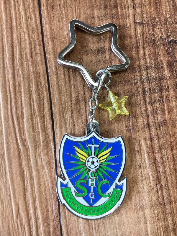 【スターリングキーホルダー】
・リングが星形になっているチャーミングなエンブレムキーホルダーです★

■価格：1,080円
■販売場所：ファンエリア内グッズ売店、ゴール裏グッズ売店