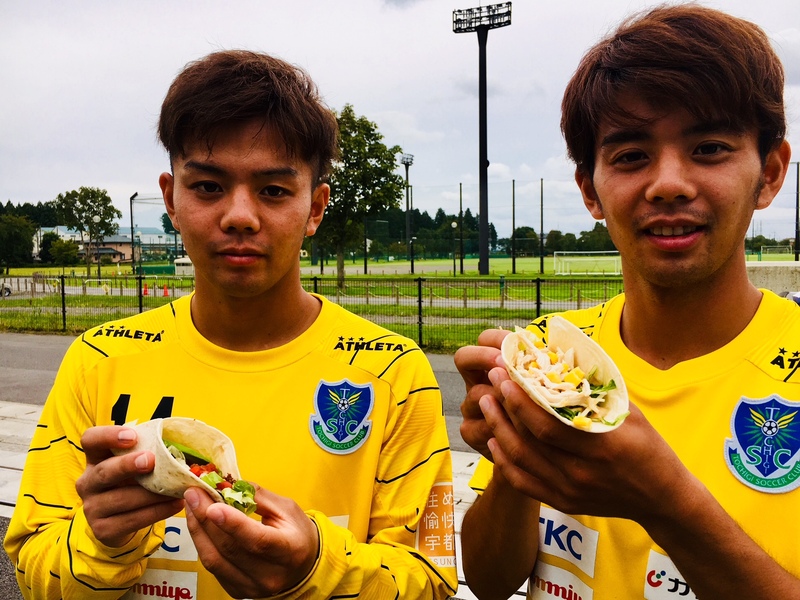 もう食べましたか？西谷ツインズ監修！【ツインズタコス】
・西谷ツインズが監修した、その名もツインズタコス。
2人それぞれのリクエストに応じて中身の違う2種類のタコス＋フライドポテトのセットになっています。
優希選手バージョンは、鶏肉＋コーン＋レタス＋オーロラソース。
和希選手バージョンは、牛挽肉＋アボカド＋レタス＋サルサソース。
アナタはどっち派？
■価格：500円
■販売場所：18diners(ファンエリア＆メインスタンド下)