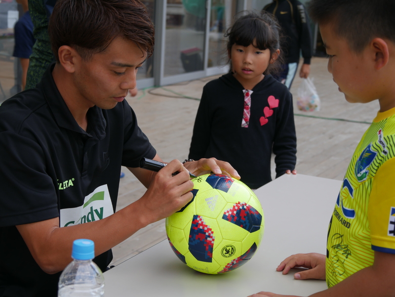 みなさん、ぜひ益子町に足を運んでみてください！
▼益子町 HPはこちらhttp://www.town.mashiko.tochigi.jp/
▼11月2日から「第１０２回益子秋の陶器市」開催！http://blog.mashiko-kankou.org/ceramics_bazaar/
▼道の駅ましこ HPはこちらhttp://m-mashiko.com/
