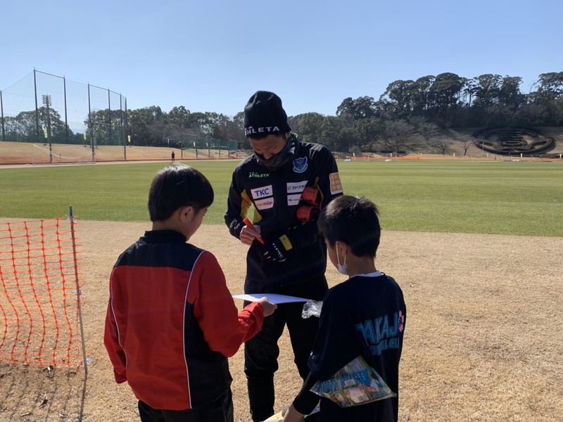 岩間雄大選手。
選手たちそれぞれ丁寧にサインを書いたり子どもたちとも写真を撮ったりしていました！