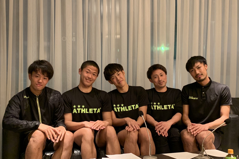 そして本日の夕食後にはラジオ収録を行いました。選手やスタッフは、キャンプ中でも取材やメディア対応があります！
こちらは、黒﨑隼人選手、本庄竜大選手、早乙女達海選手、和田達也選手、菅和範選手！
今週、2月2日(木)のRADIO BERRY B・E・A・T「栃木ＳＣ ROCK THE GOAL!」の収録を行いました♪